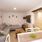 Apartament Maja 2 *