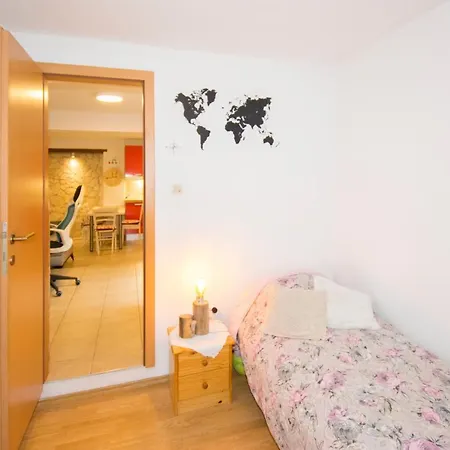 Maja 2 Apartman Premantura